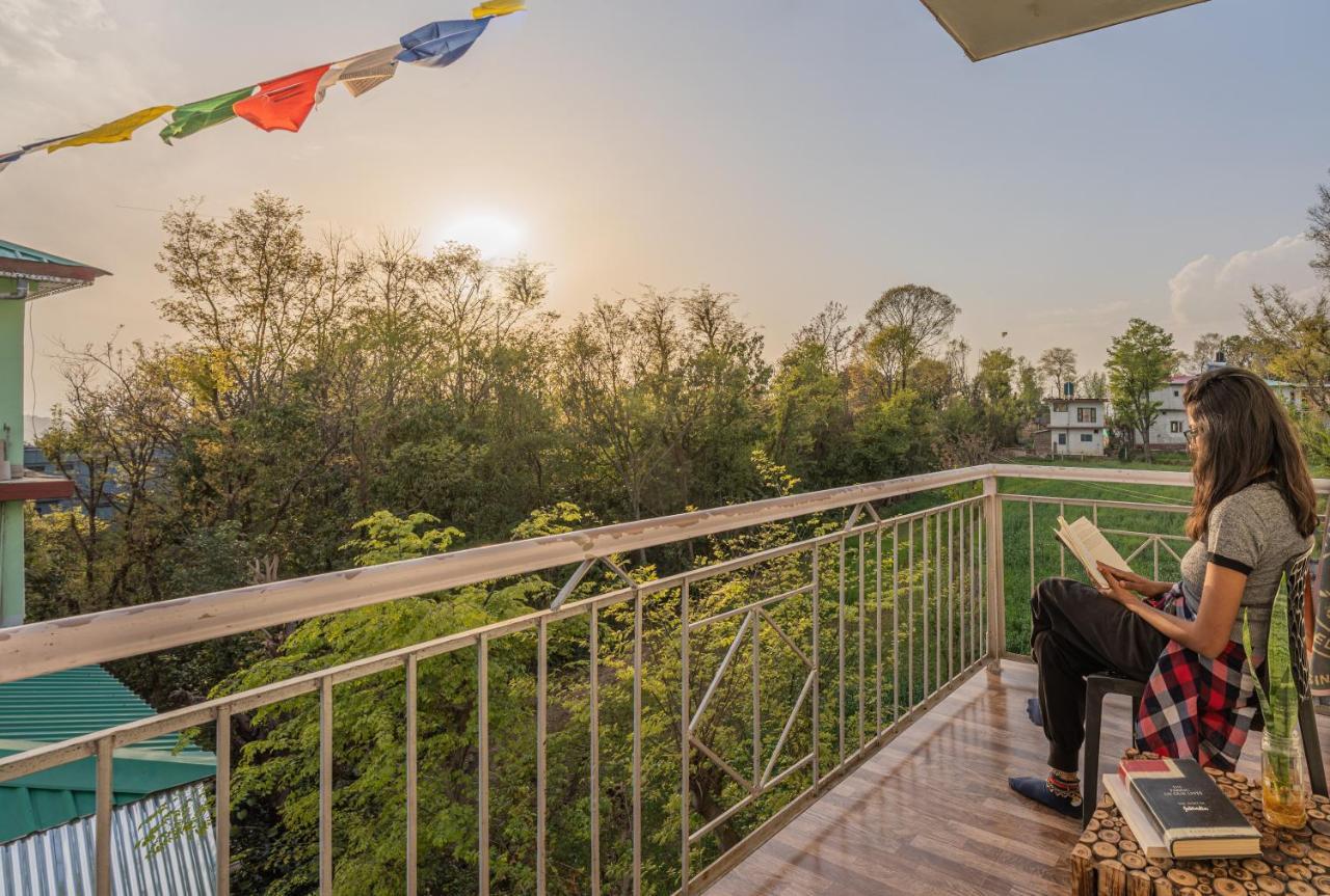 The Trippy Tribe Hostel Bir  Bagian luar foto