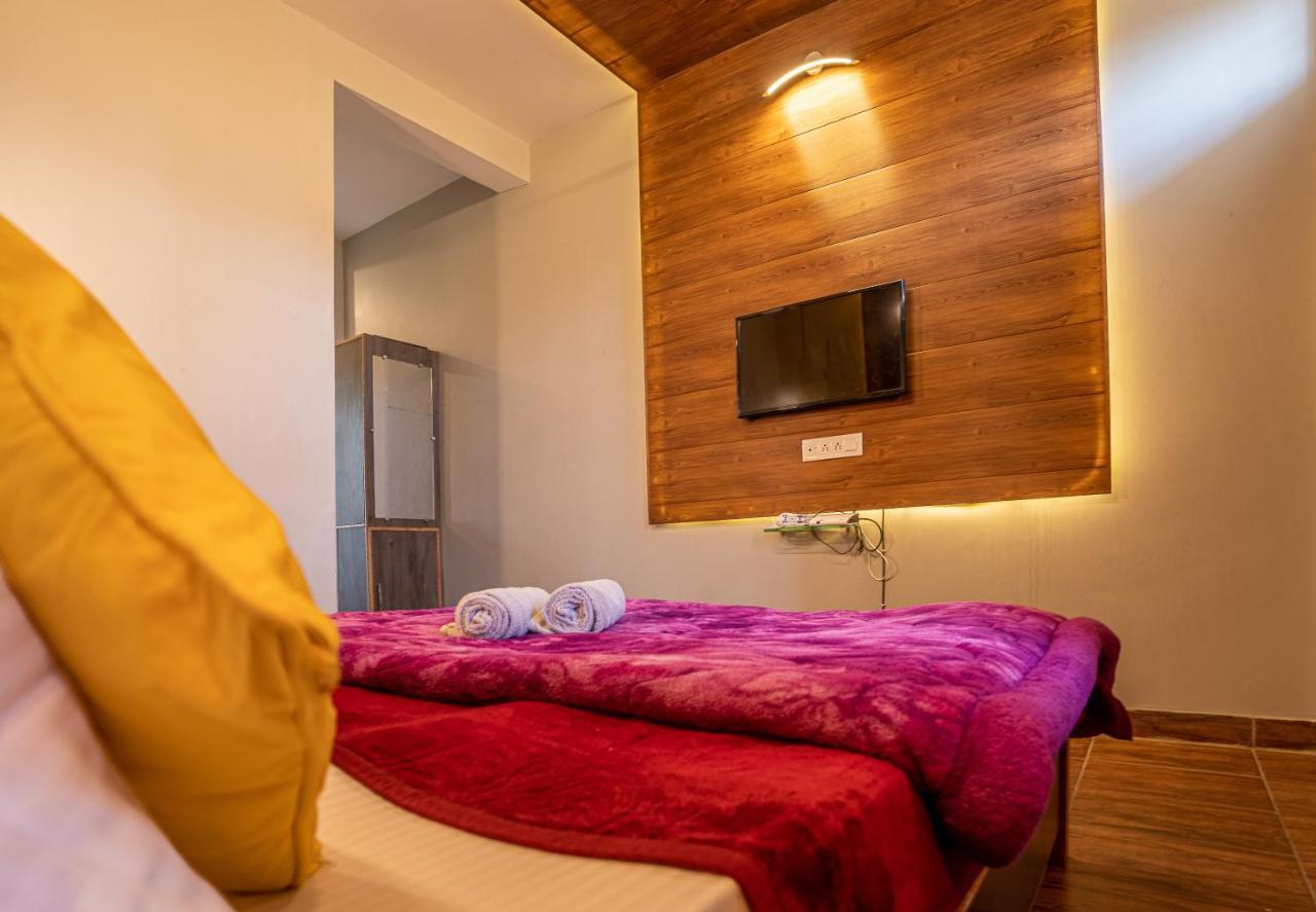 The Trippy Tribe Hostel Bir  Bagian luar foto