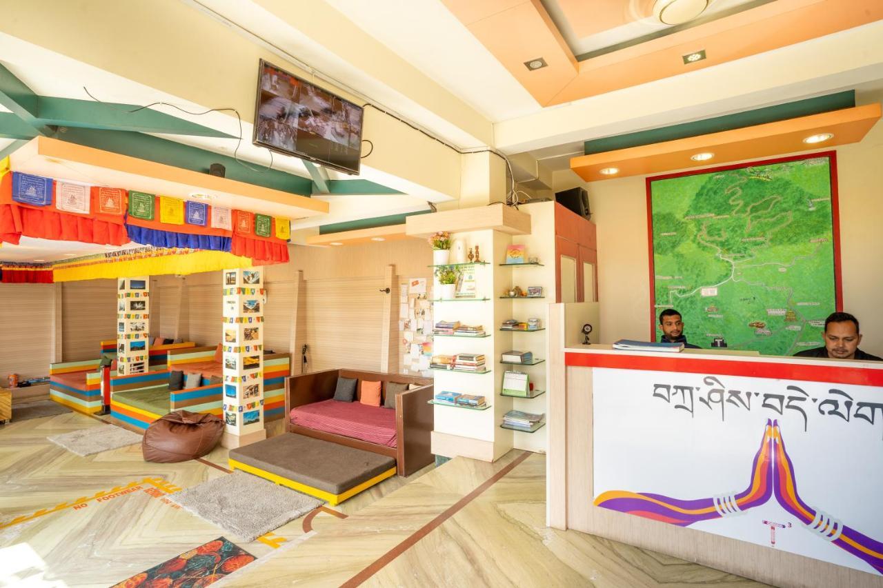 The Trippy Tribe Hostel Bir  Bagian luar foto