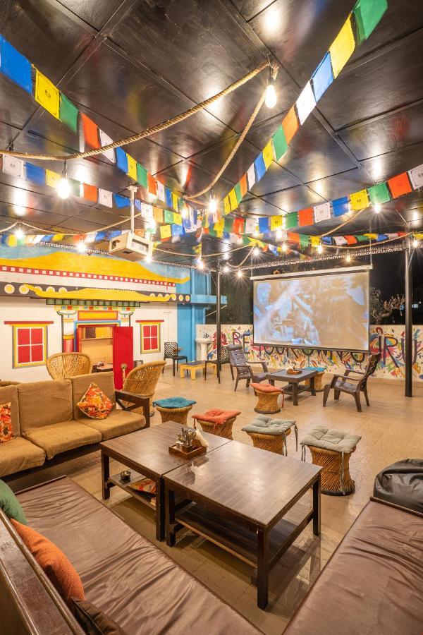 The Trippy Tribe Hostel Bir  Bagian luar foto