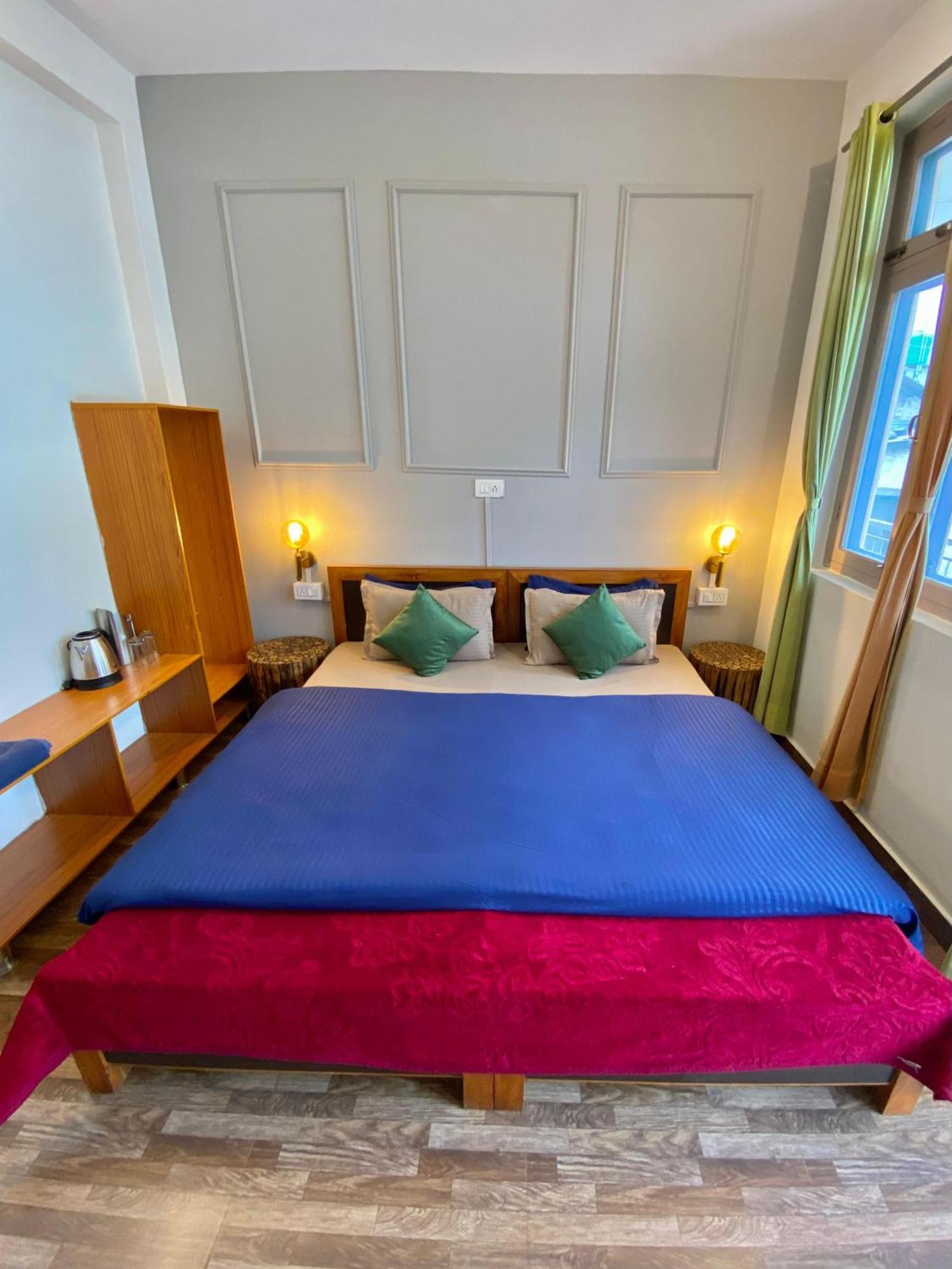 The Trippy Tribe Hostel Bir  Bagian luar foto