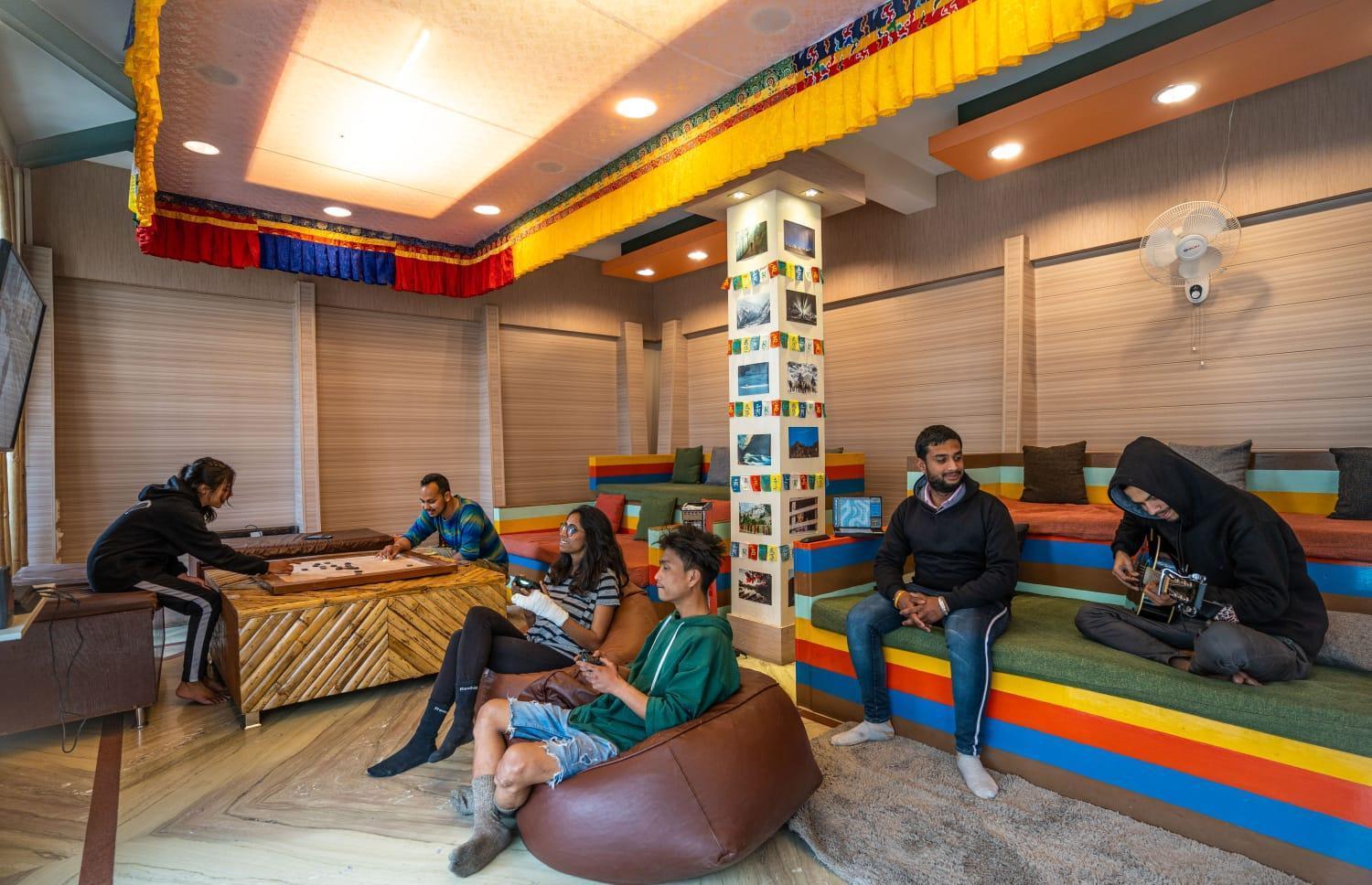 The Trippy Tribe Hostel Bir  Bagian luar foto