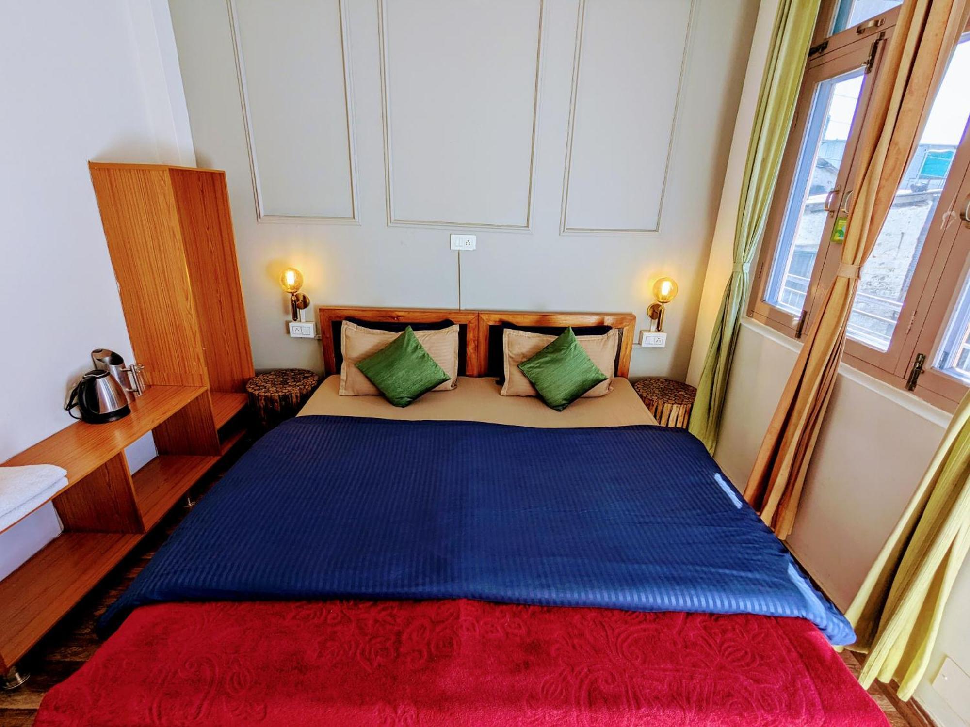 The Trippy Tribe Hostel Bir  Bagian luar foto